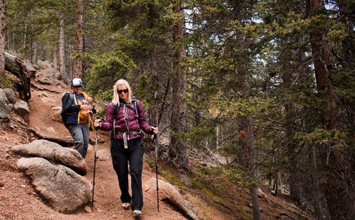 Bastones Y Grampones Para Trekking